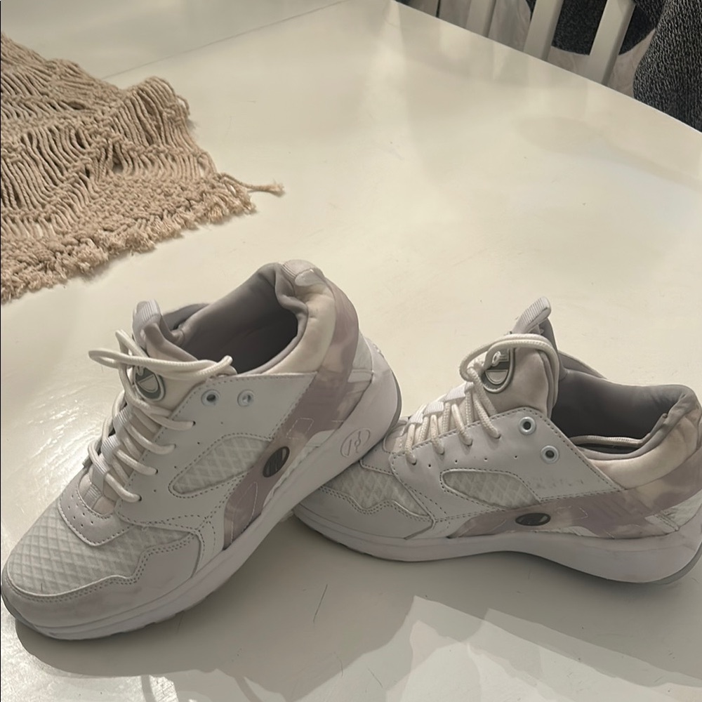Heelys White Heelys ! Size 5